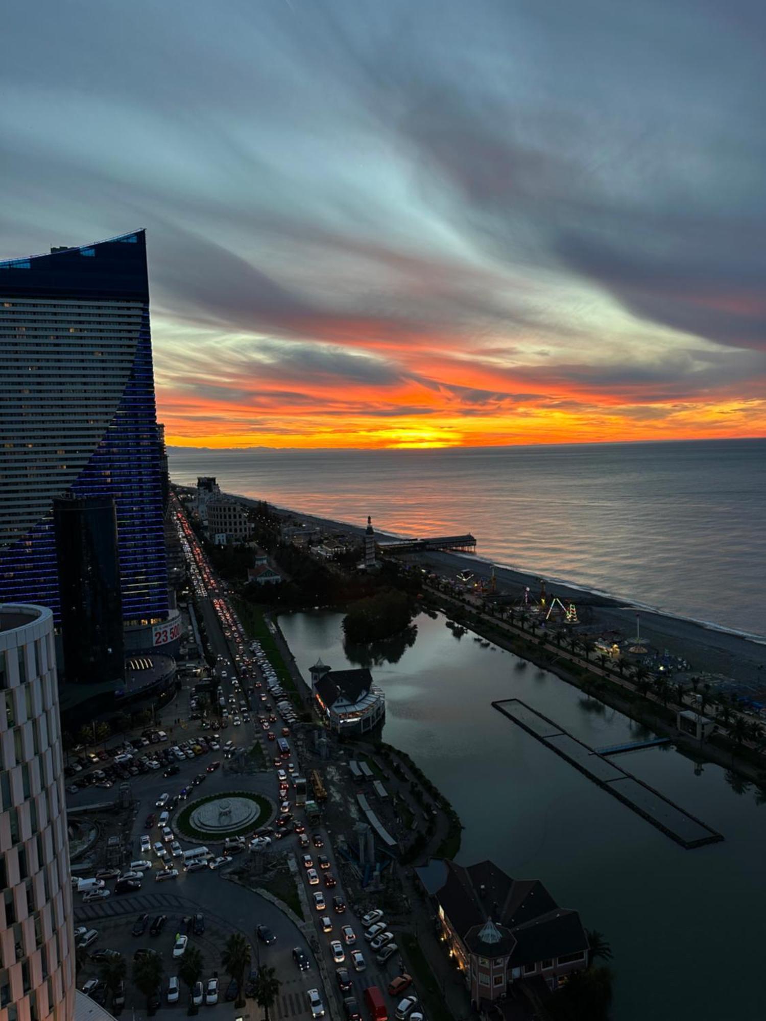 Black Sea Batumi Hotel Orbi City Экстерьер фото